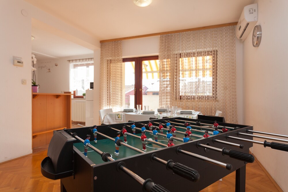 Oina Apartments