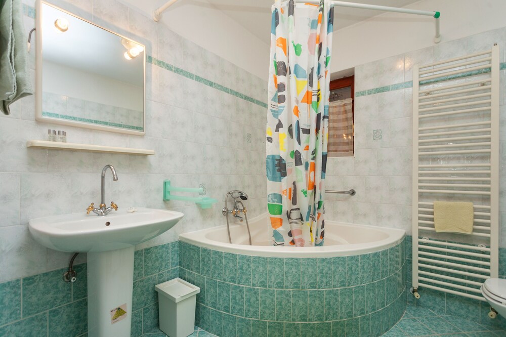 Oina Apartments