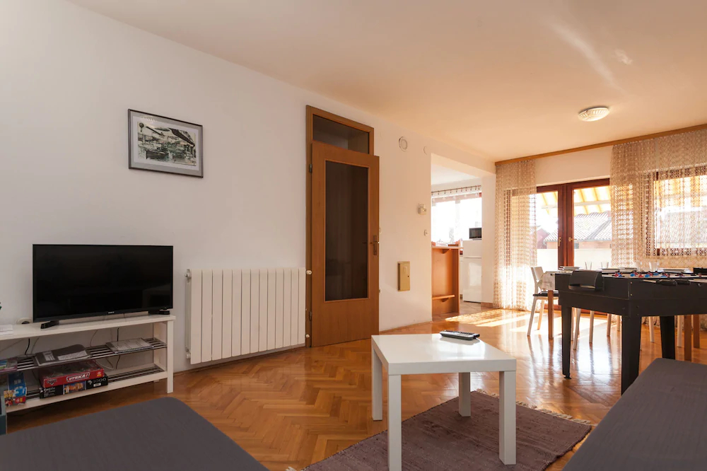 Oina Apartments