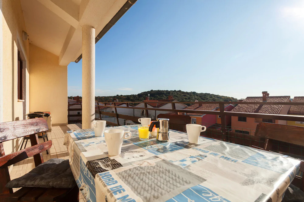 Oina Apartments