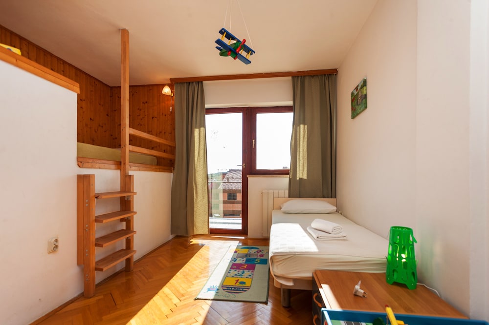 Oina Apartments
