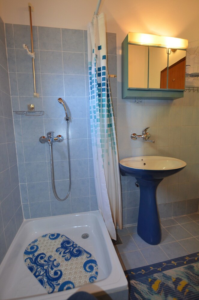 Apartments and Rooms Viktorija