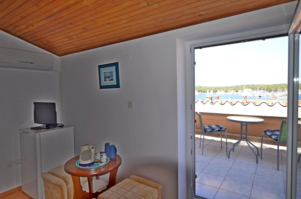 Apartments and Rooms Viktorija