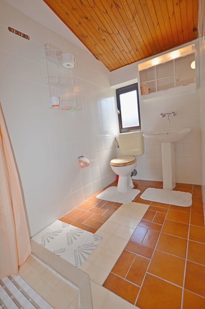 Apartments and Rooms Viktorija