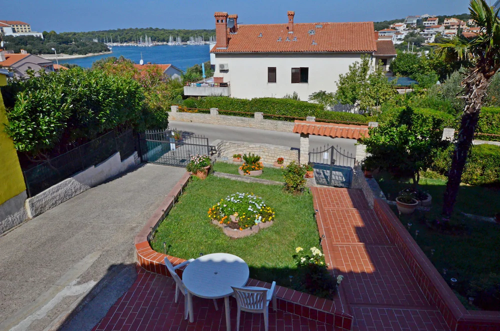 Apartments and Rooms Viktorija