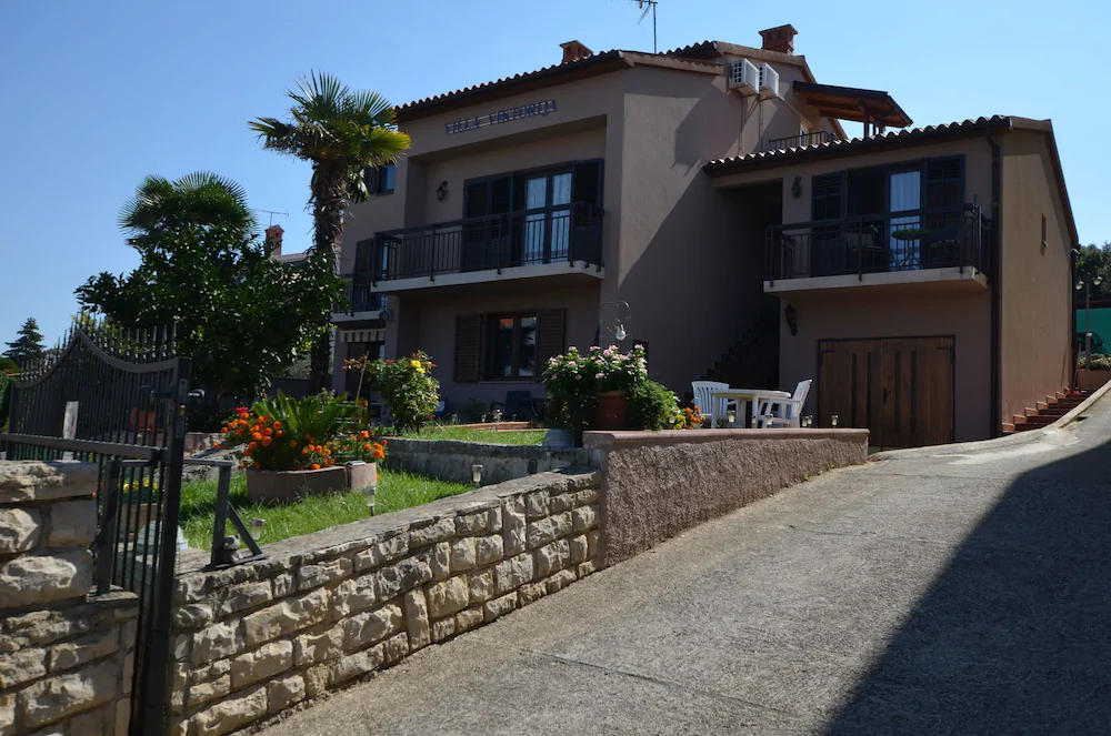 Apartments and Rooms Viktorija