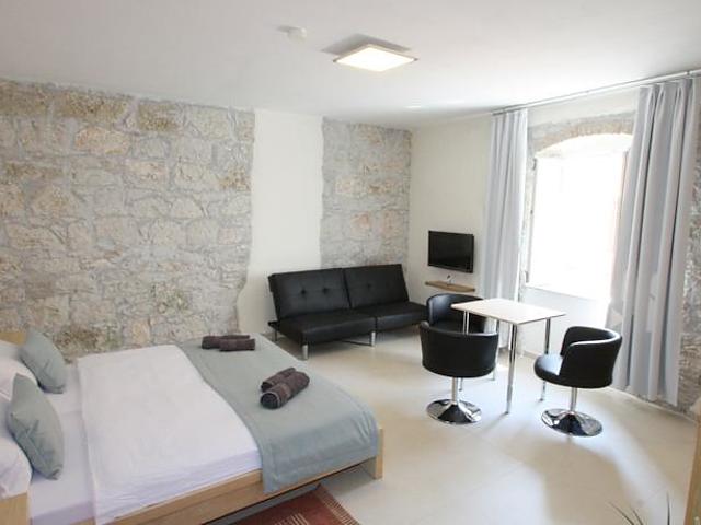 Apartments & Rooms Pearl