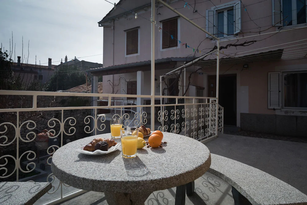 Andrea & Leon Apartments