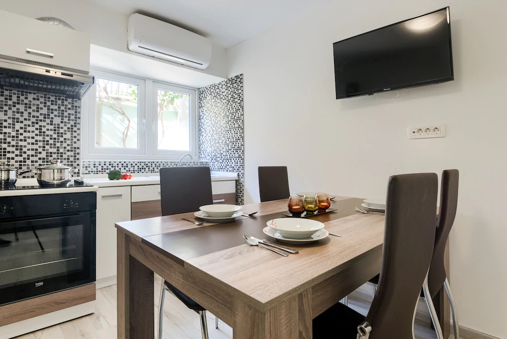 Andrea & Leon Apartments