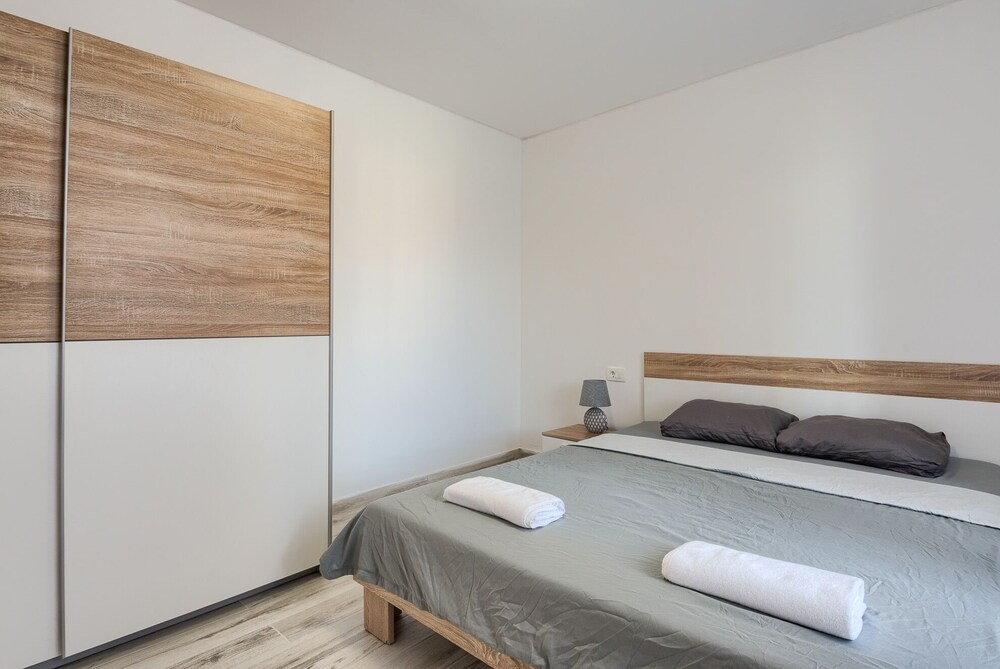 Andrea & Leon Apartments