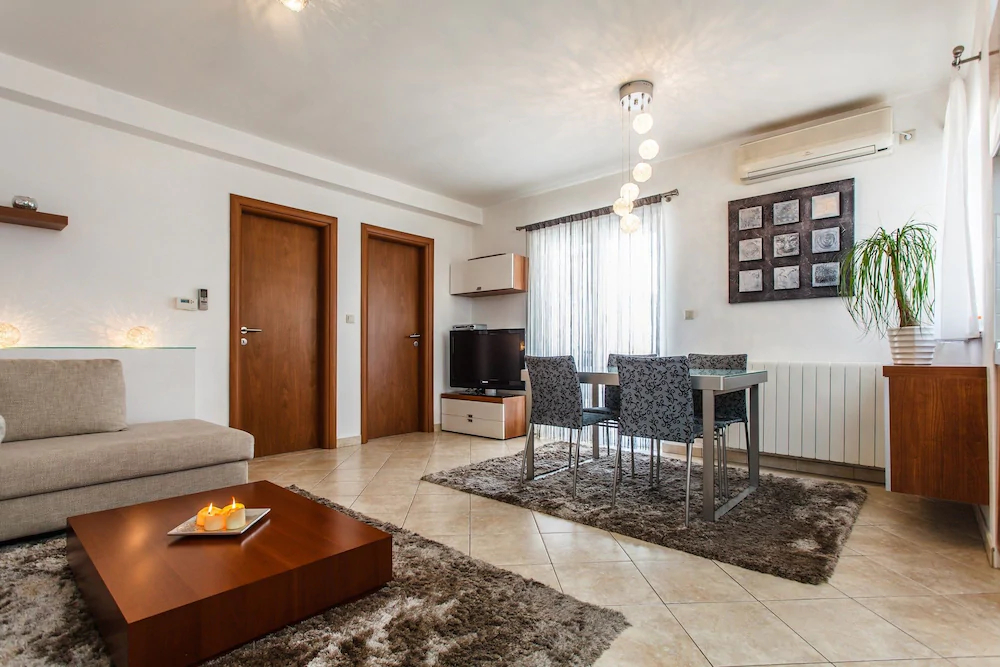 Apartments & Rooms Milcetic