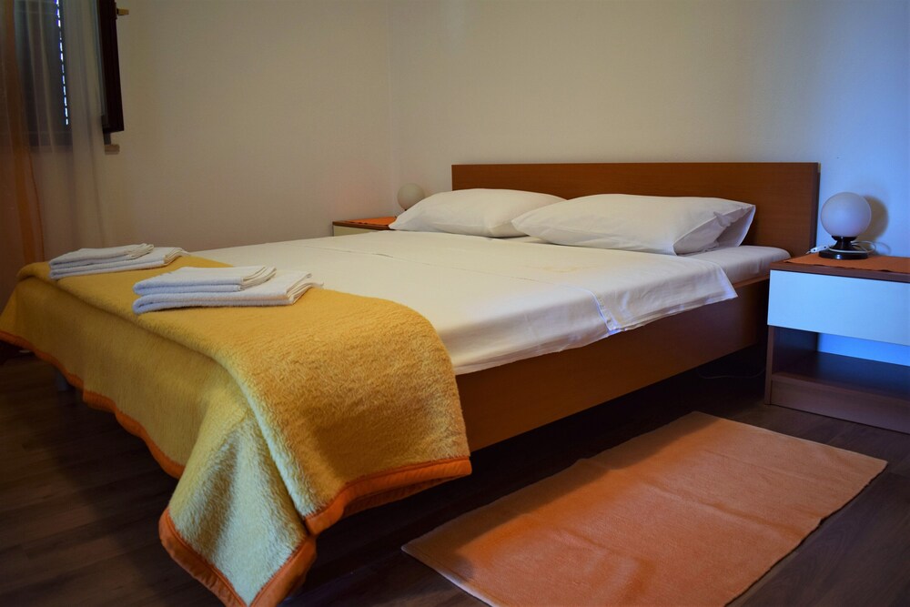 Apartments Maestral