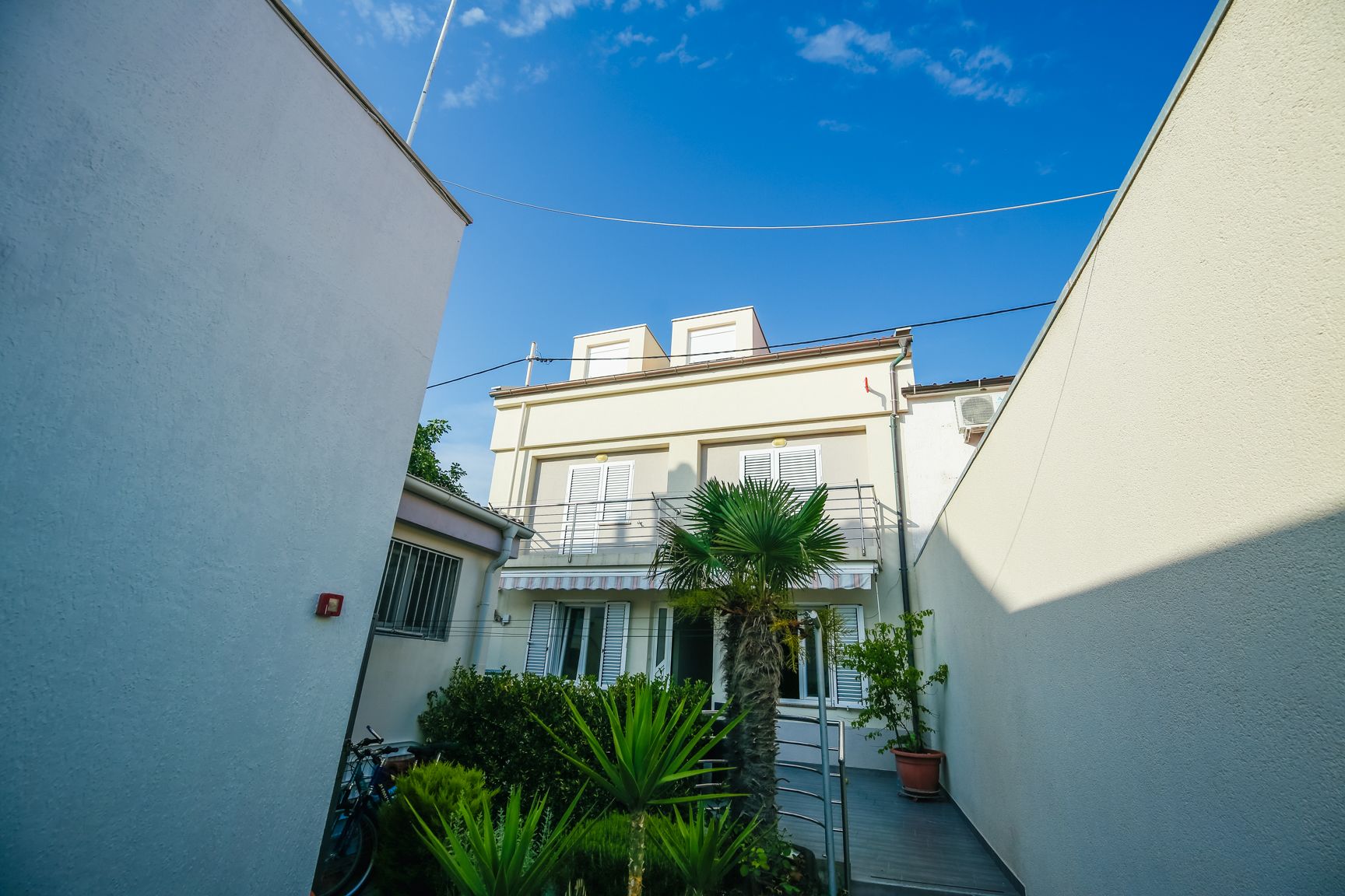 Skunca's House