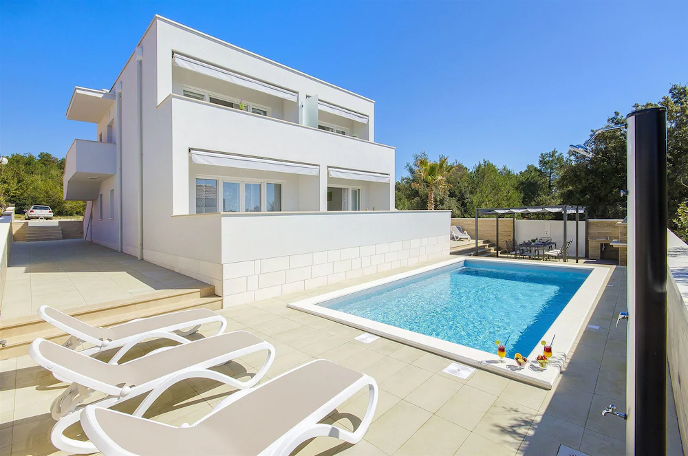 Villa V