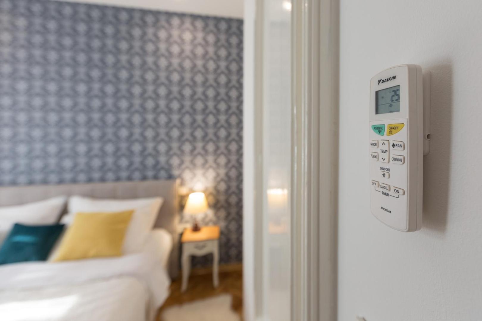 Aurelia Antik Apartments & Rooms