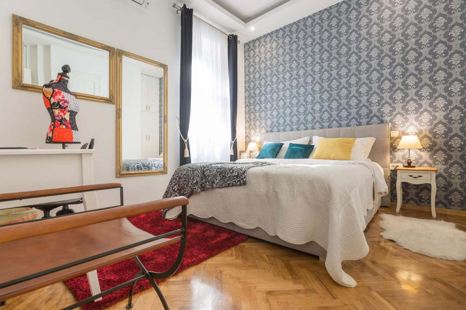 Aurelia Antik Apartments & Rooms