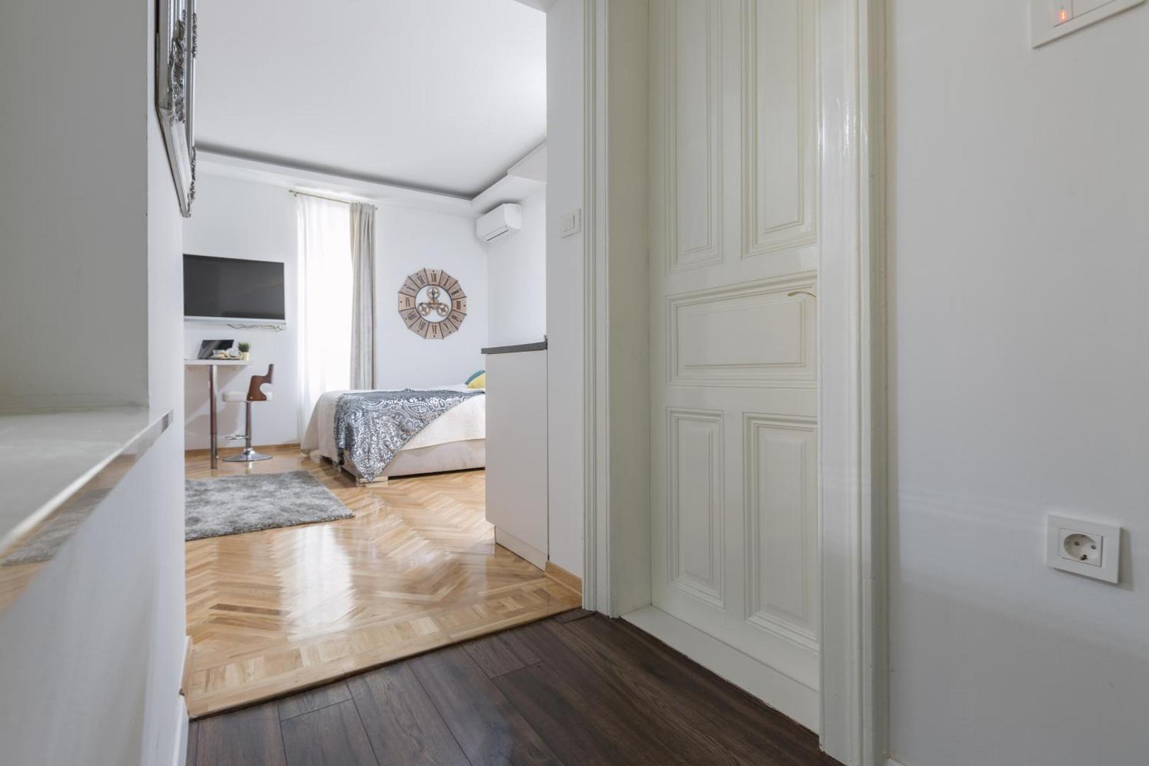 Aurelia Antik Apartments & Rooms