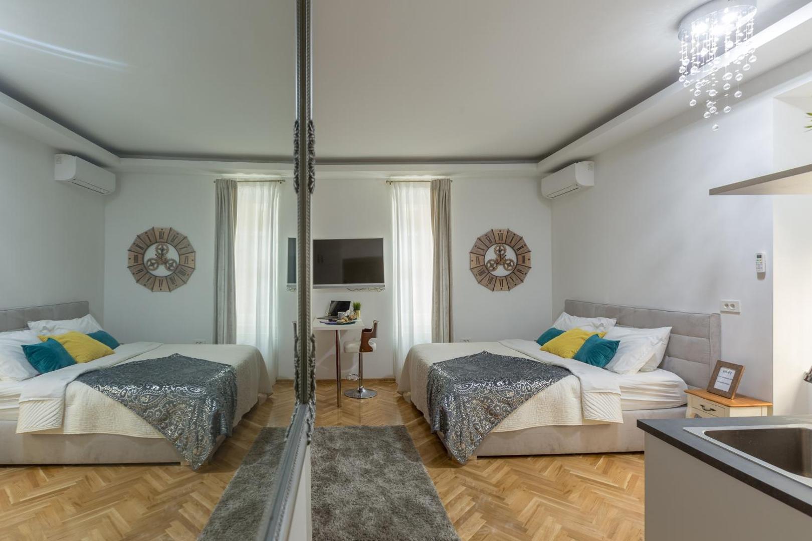 Aurelia Antik Apartments & Rooms