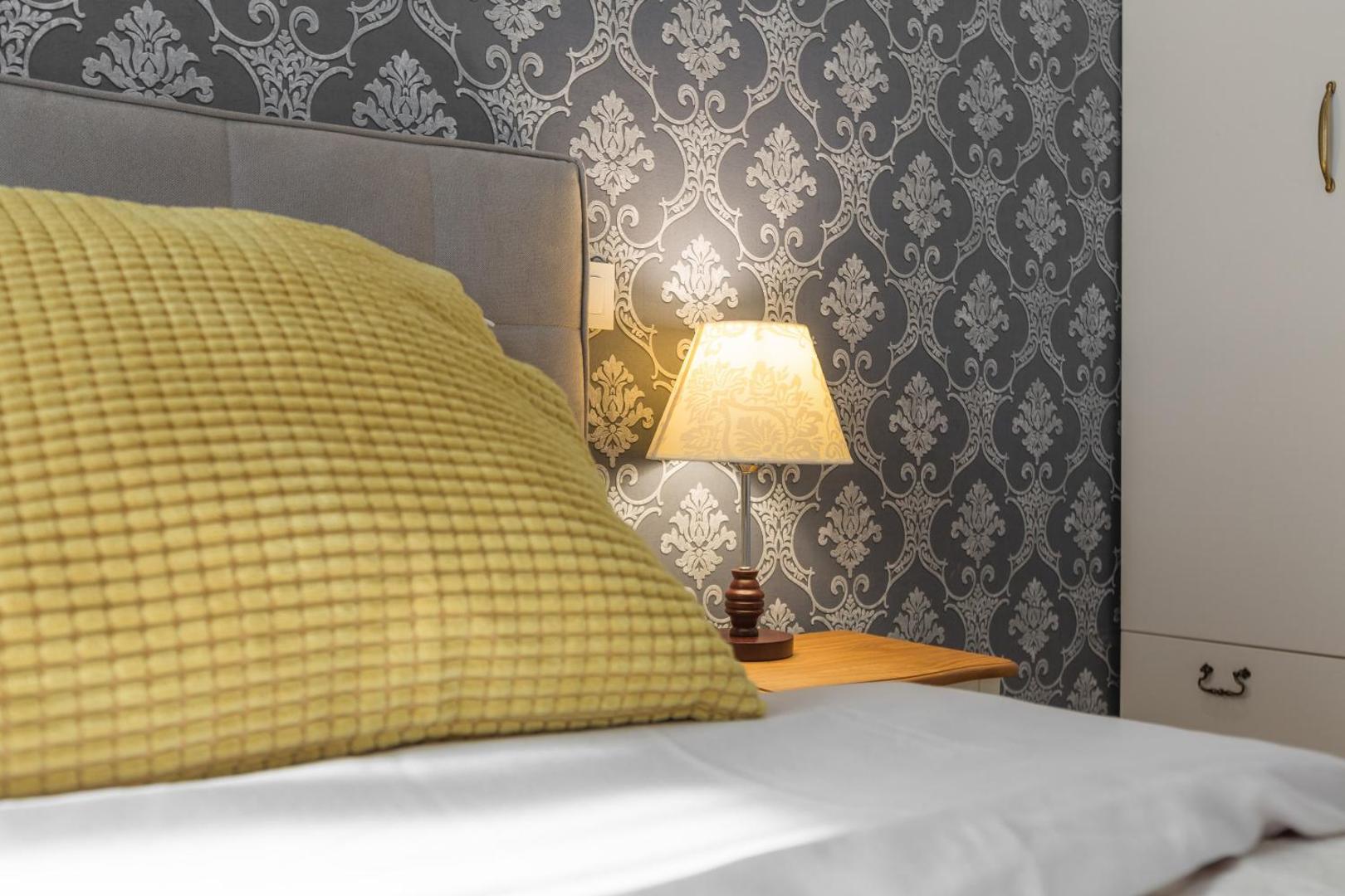 Aurelia Antik Apartments & Rooms