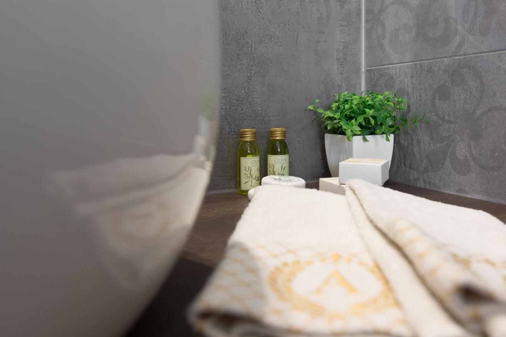 Aurelia Antik Apartments & Rooms