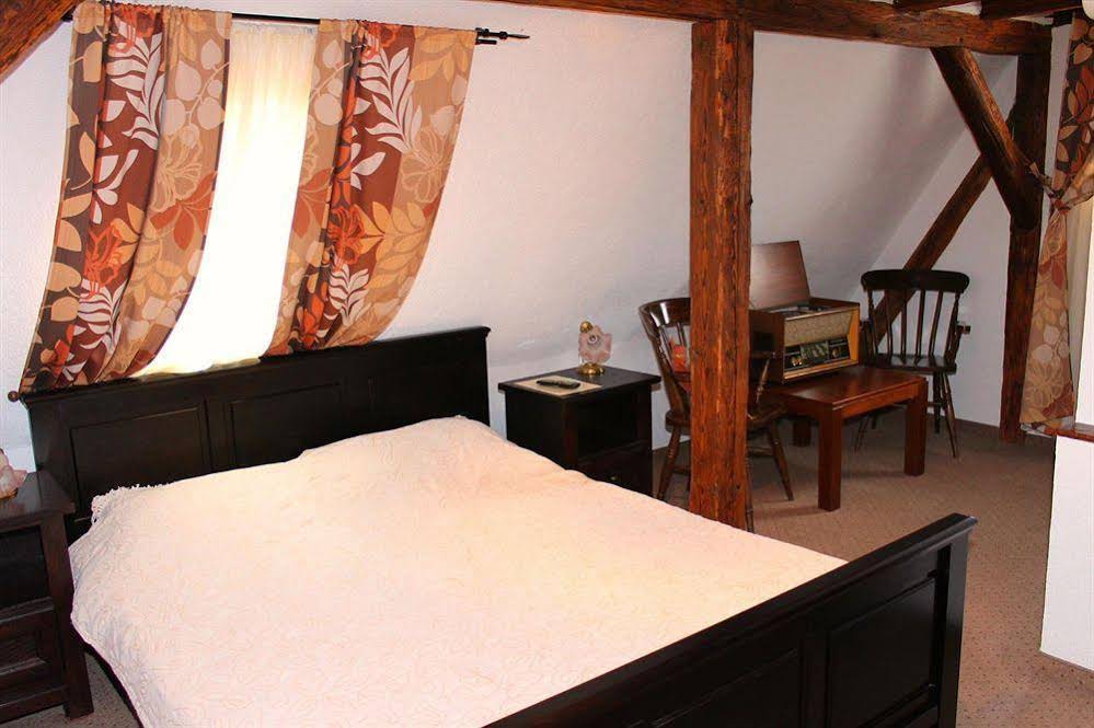 Maksimilian Guesthouse