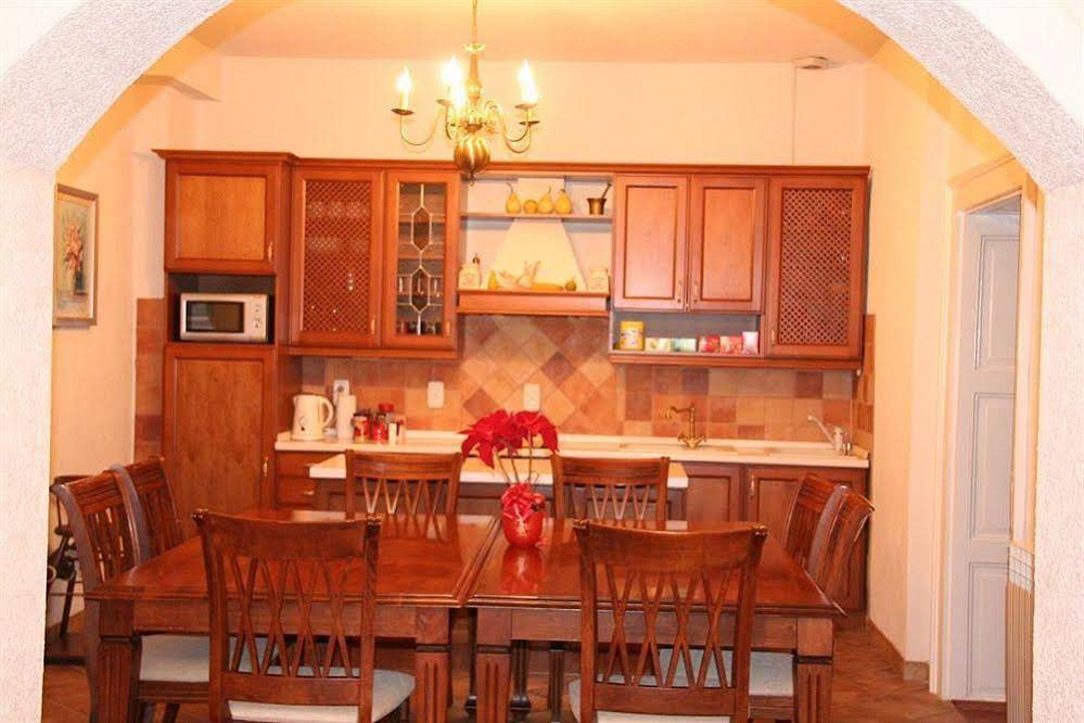Maksimilian Guesthouse