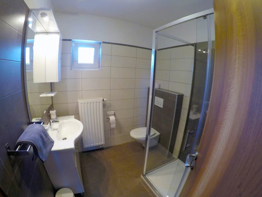 Apartments And Rooms Rea