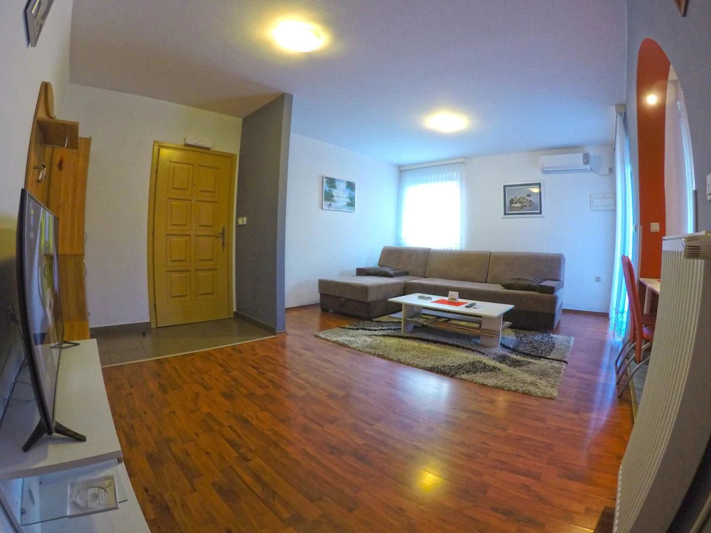 Apartments And Rooms Rea