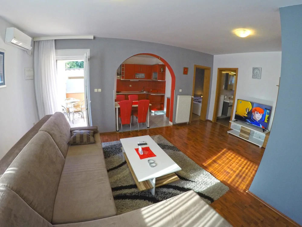 Apartments And Rooms Rea