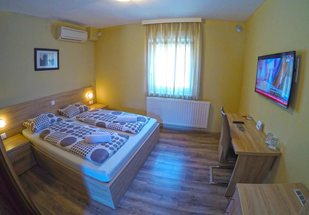 Apartments And Rooms Rea