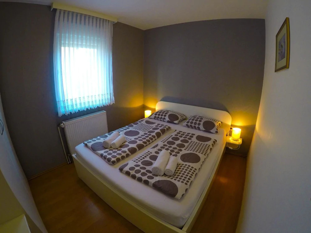 Apartments And Rooms Rea