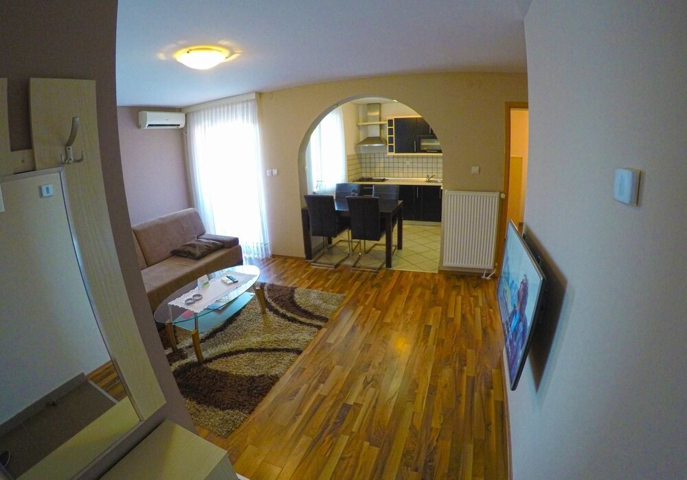 Apartments And Rooms Rea