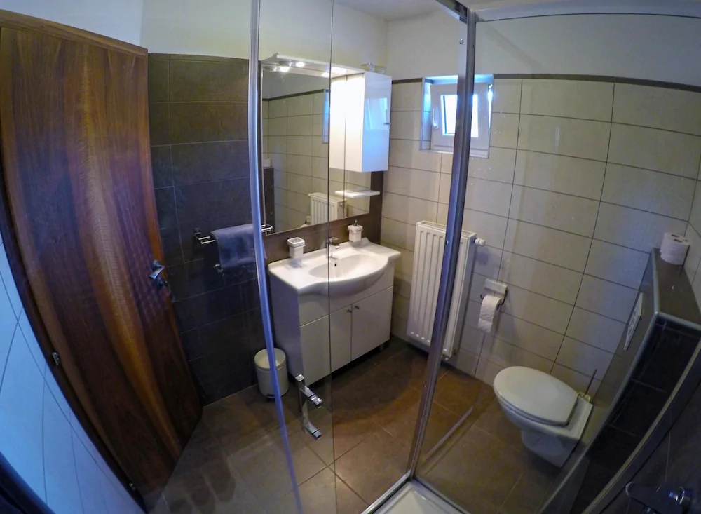 Apartments And Rooms Rea