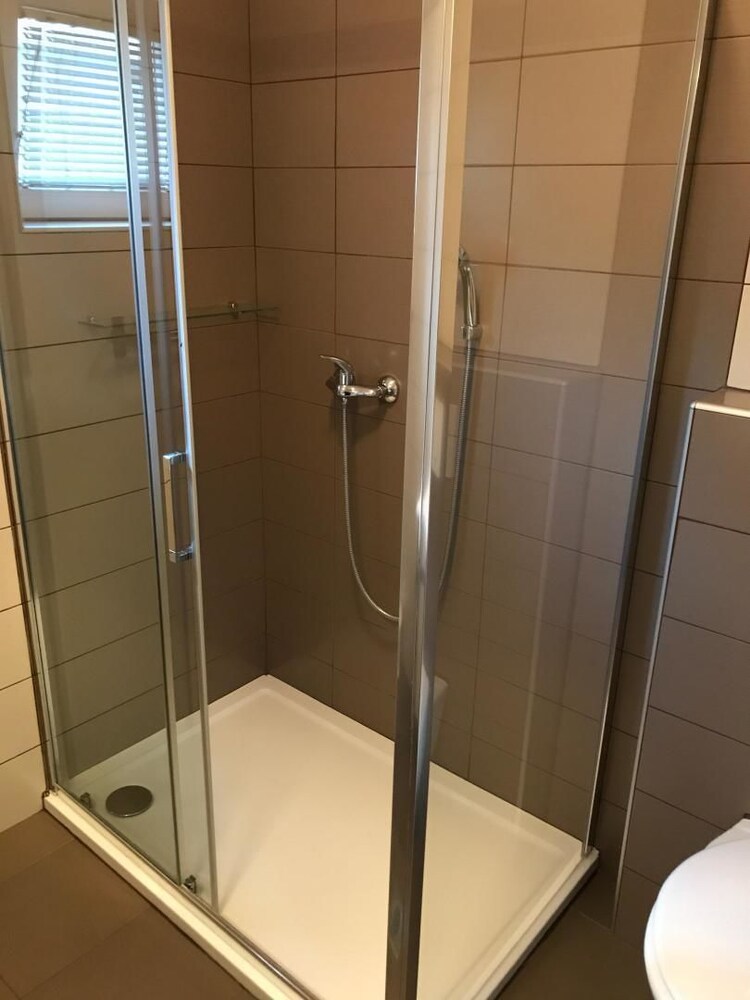 Apartments And Rooms Rea