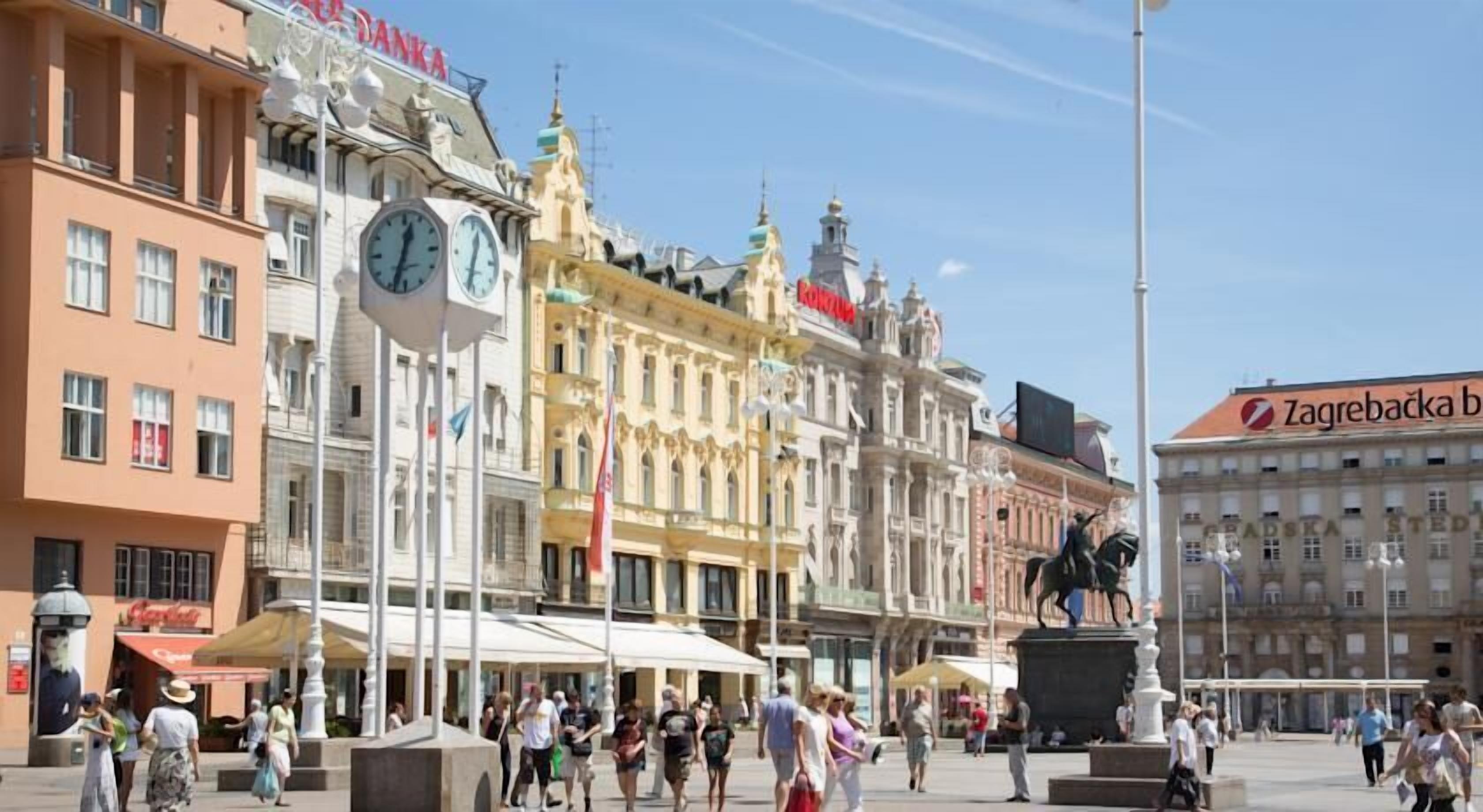 Angel Main Square Center