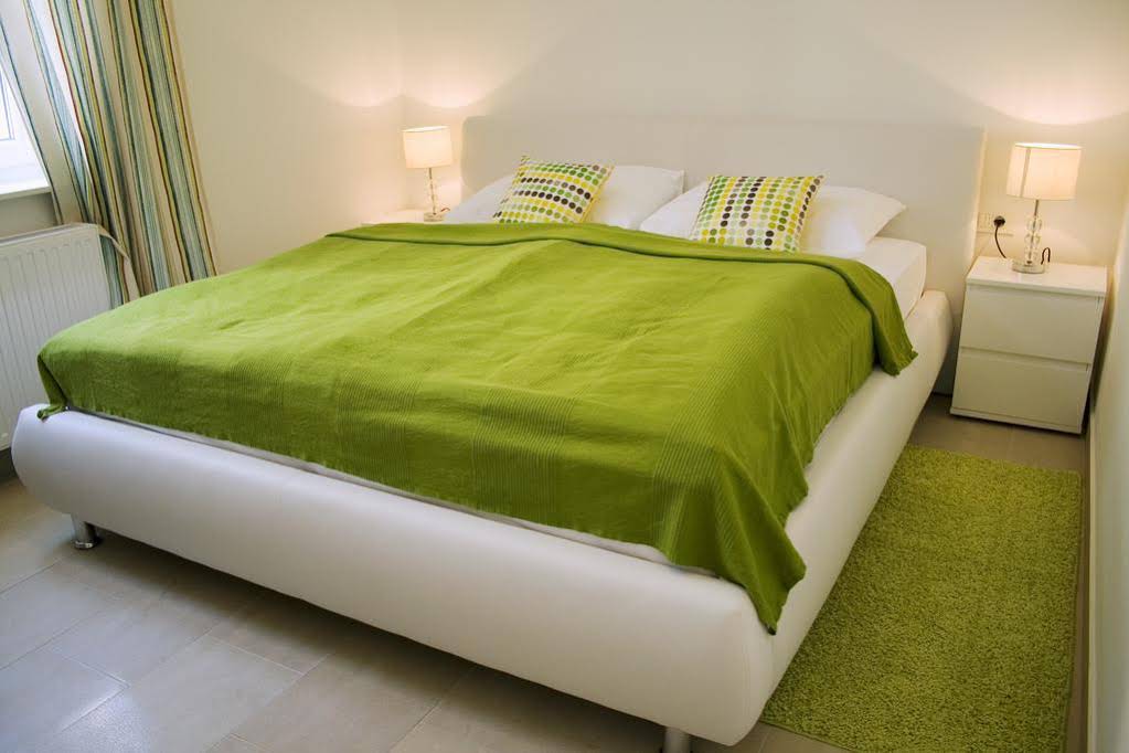 Apartments & Rooms Flowers