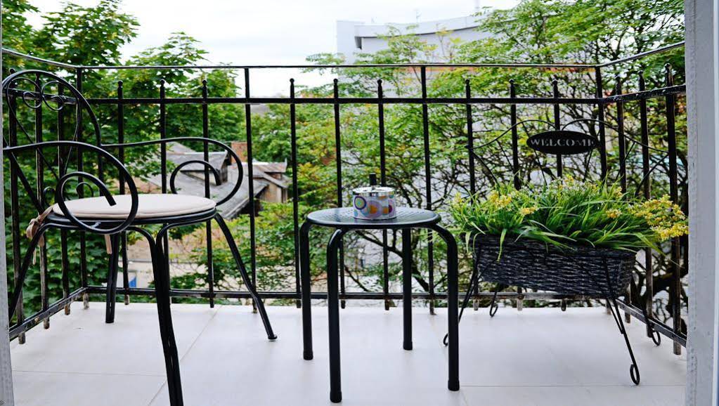Apartments & Rooms Flowers