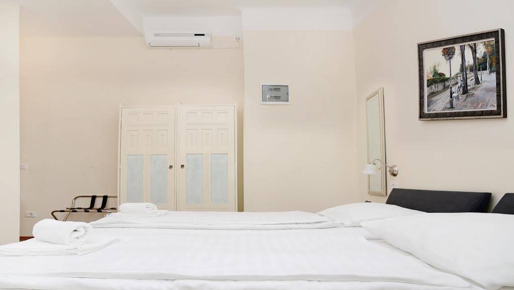 Apartments & Rooms Flowers