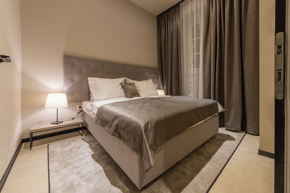 Dezman Luxury Apartments