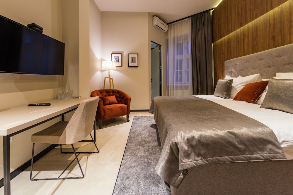 Dezman Luxury Apartments