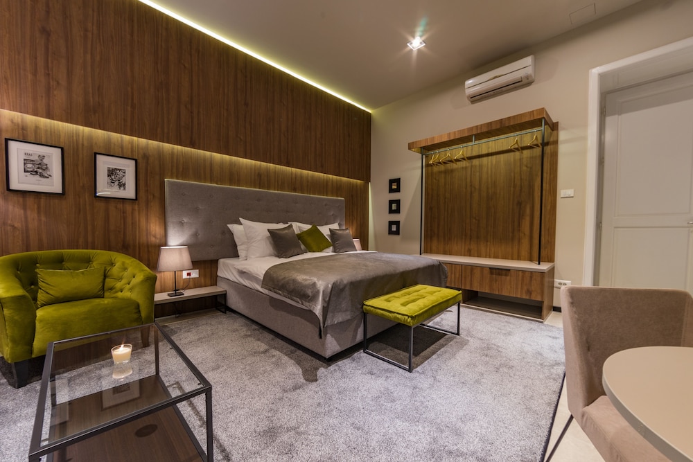 Dezman Luxury Apartments