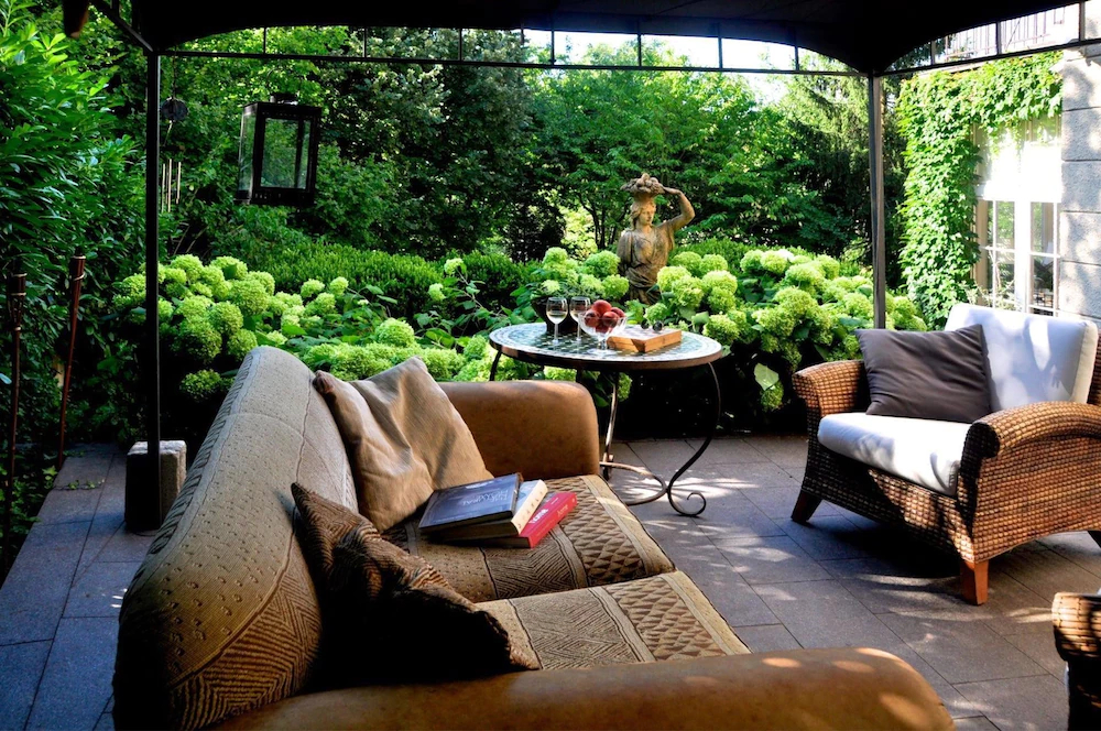 Embassy Row BnB