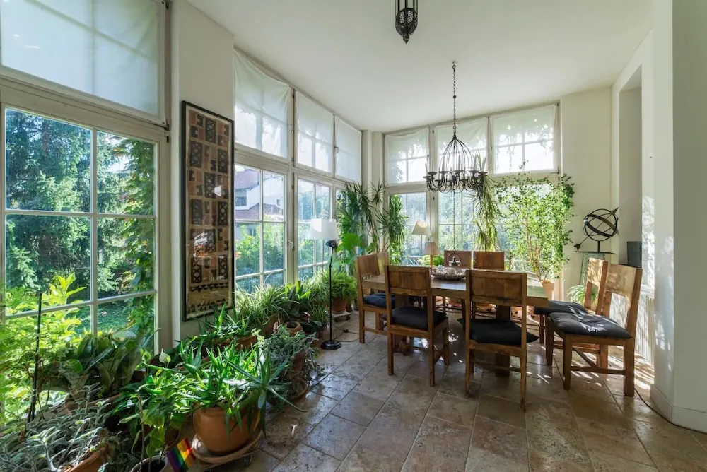 Embassy Row BnB