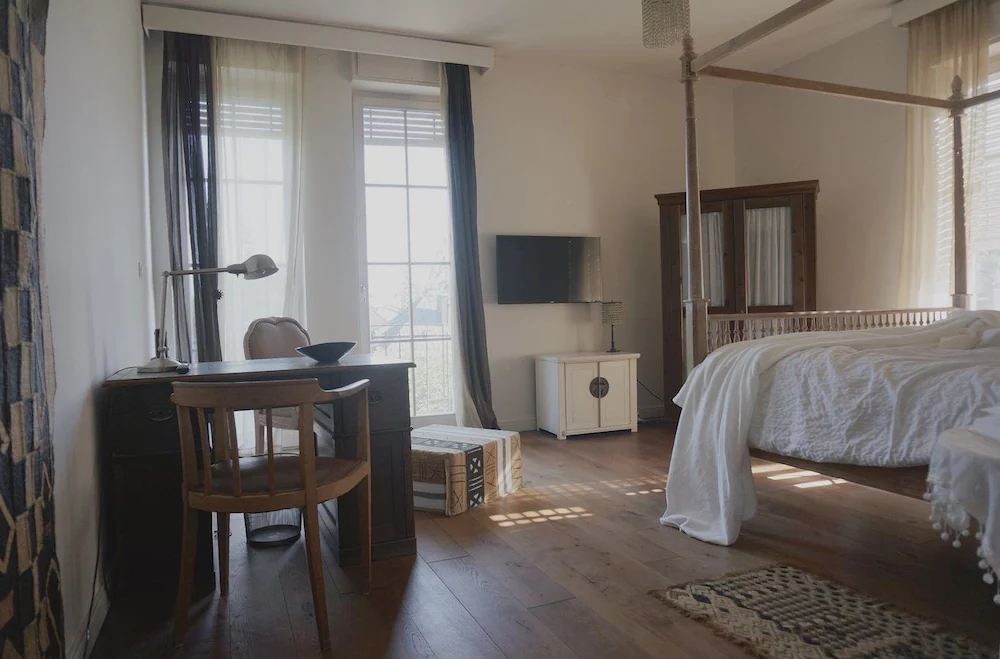 Embassy Row BnB