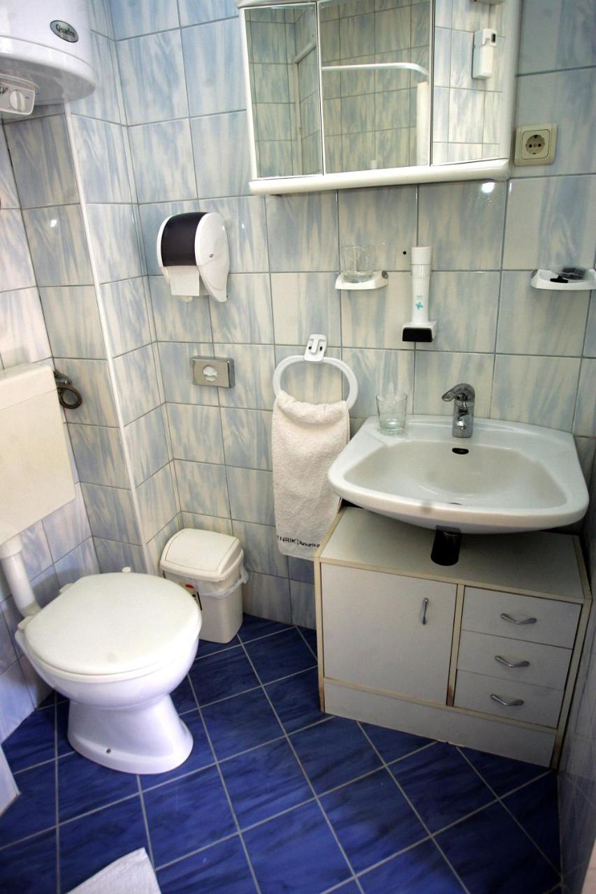 Henrik Rooms & Apartments