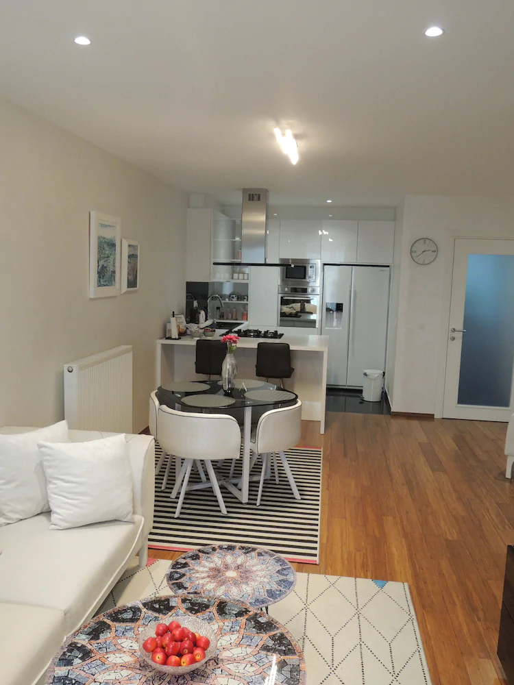 King & Queen Apartments