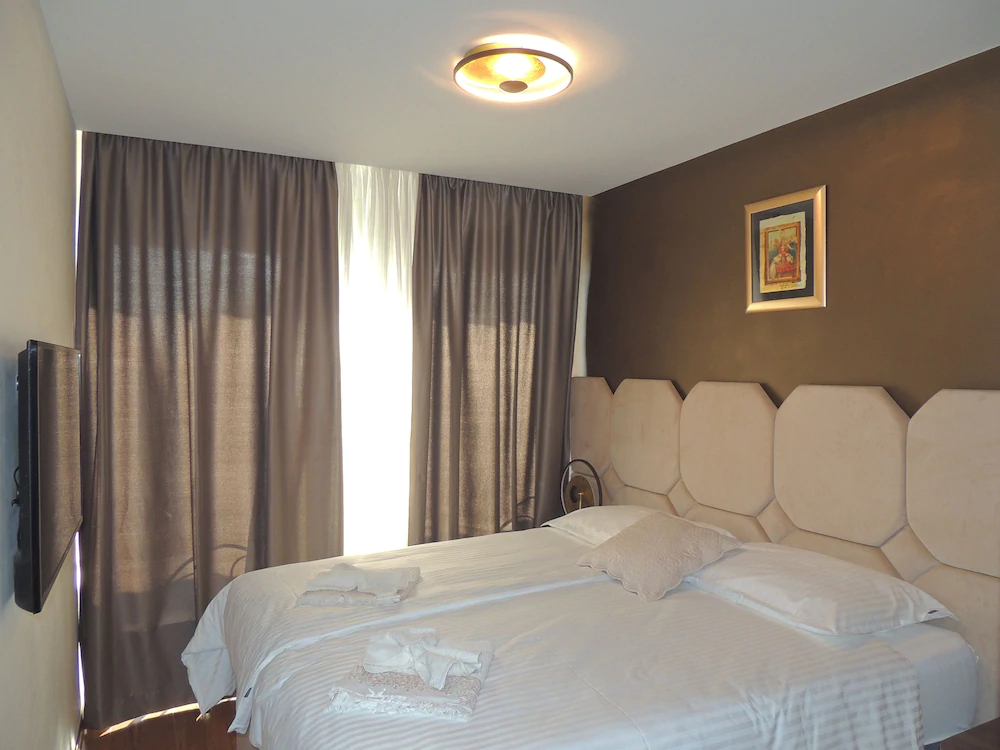 King & Queen Apartments