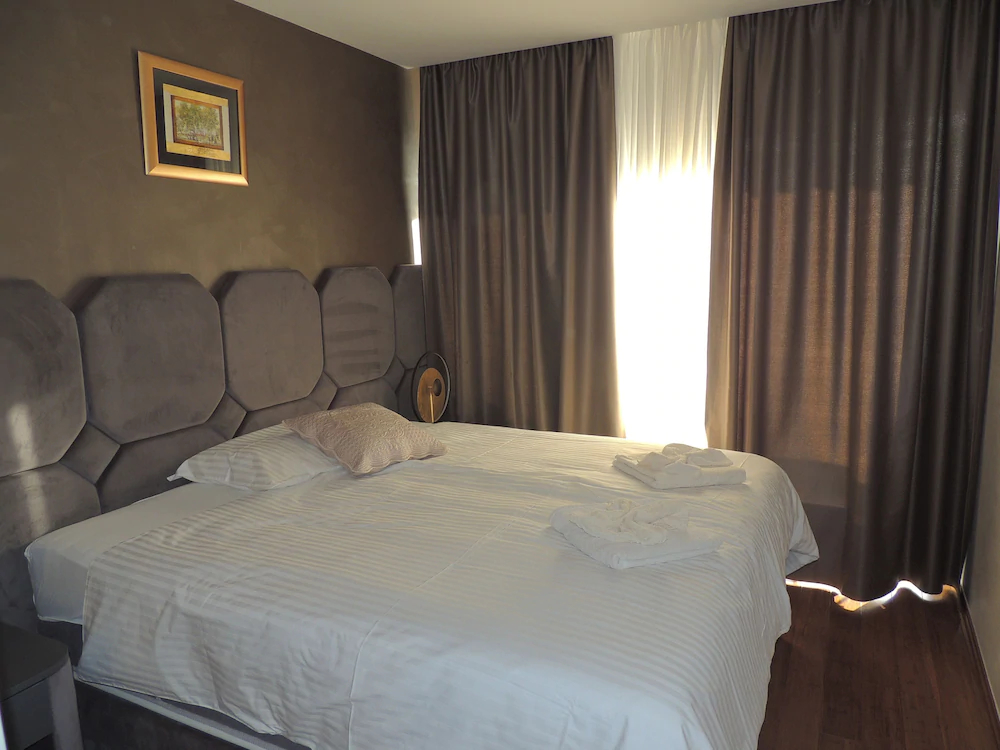 King & Queen Apartments