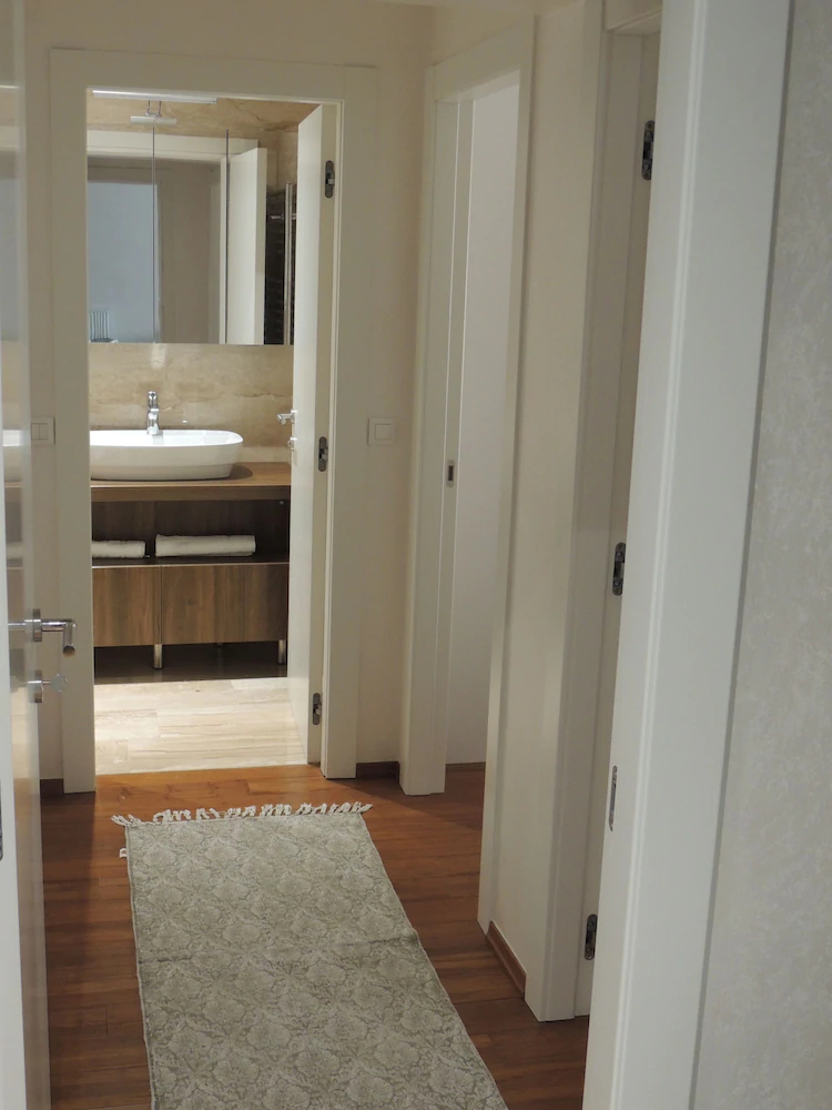 King & Queen Apartments