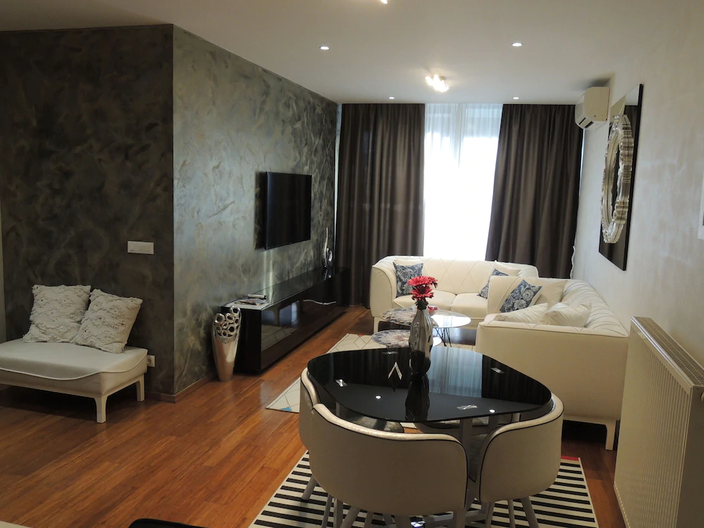 King & Queen Apartments